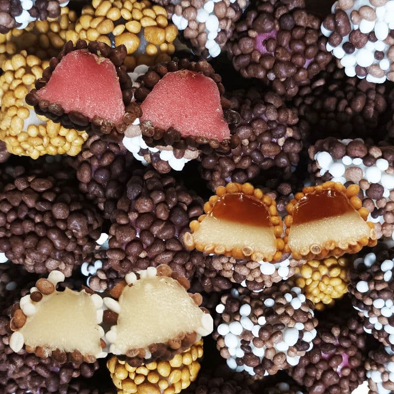 CRUNCHY 3 x CHOCO  B 1kg dvoslojno kremasto punjenje  čoko jagoda,čoko vanilija,čoko karamela ,posute hrskavim granulama